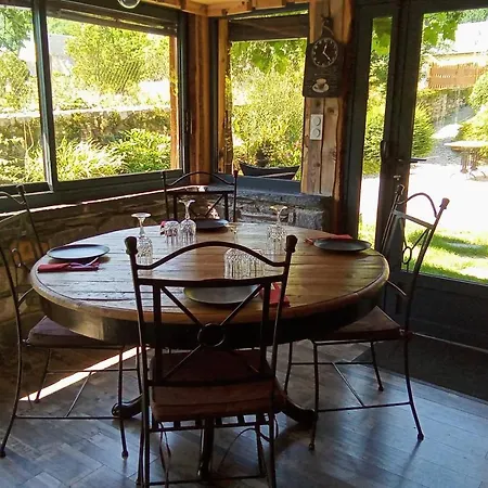 ホテル L' Du Chateau Génos