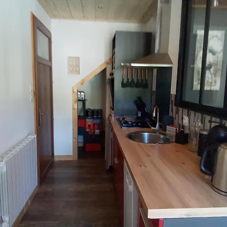 ホテル L' Du Chateau Génos