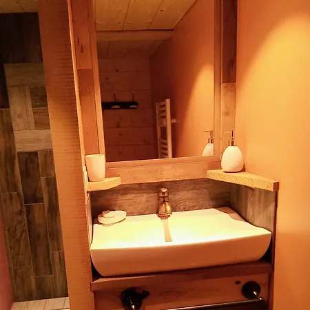 ホテル L' Du Chateau Génos