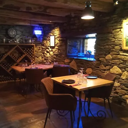 L' Du Chateau Hotel Genos